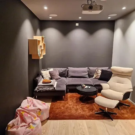 Modern & Spacious House In Central فيلة ترومسو