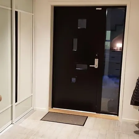 Modern & Spacious House In Central فيلة *