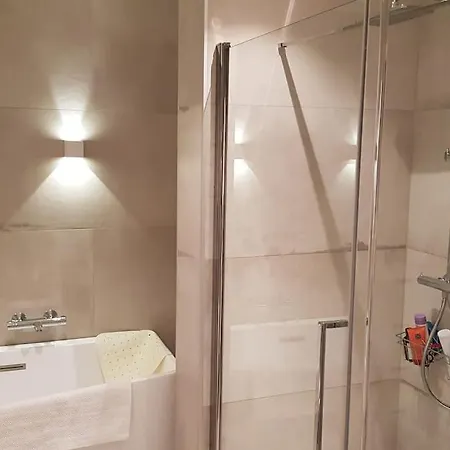 Modern & Spacious House In Central فيلة ترومسو