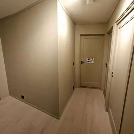 Modern & Spacious House In Central